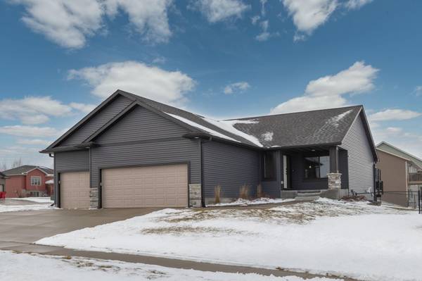 307 Luella PL NE, Stewartville, MN 55976