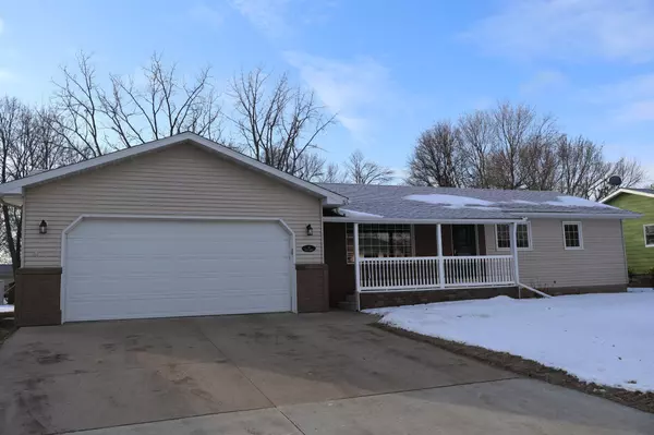 12 N Court ST, Morris, MN 56267