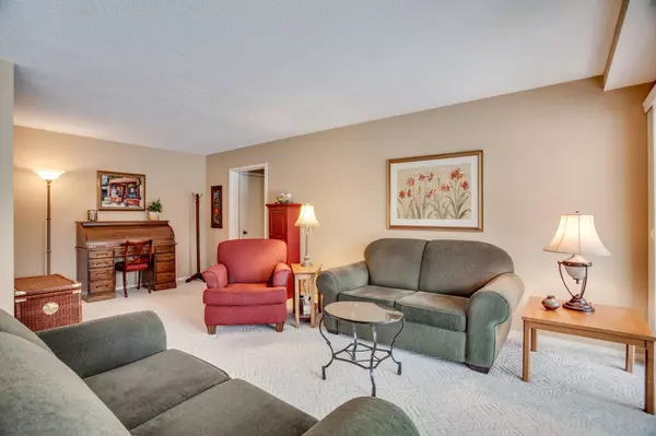 Edina, MN 55435,6415 Colony WAY #2A