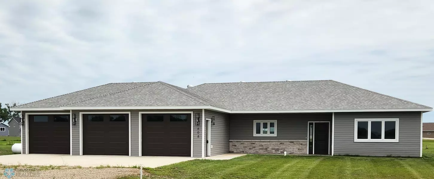 608 Blaine ST N, Colfax, ND 58018