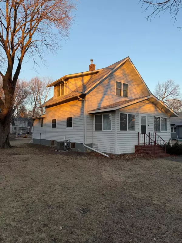 Walnut Grove, MN 56180,631 7th ST