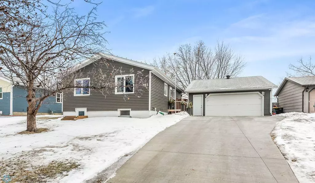 West Fargo, ND 58078,757 11th AVE W