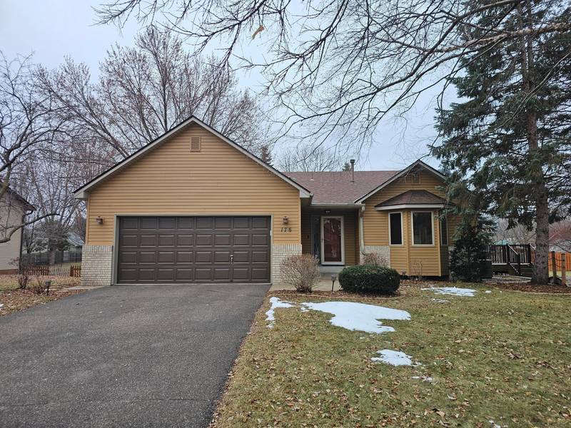 176 Green Briar DR, Lino Lakes, MN 55014