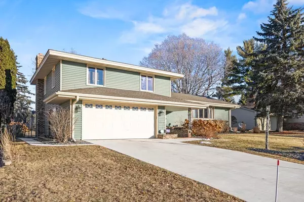 Roseville, MN 55113,541 Woodhill DR