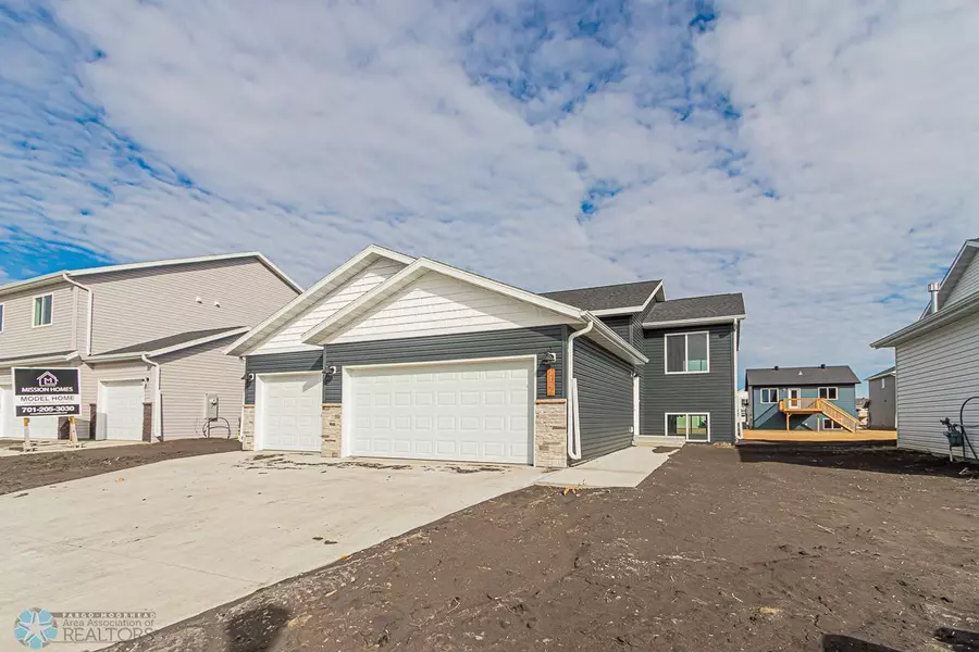 1146 JILL DR W, West Fargo, ND 58078