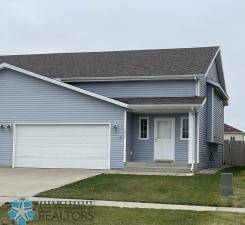 1227 37th AVE S, Moorhead, MN 56560