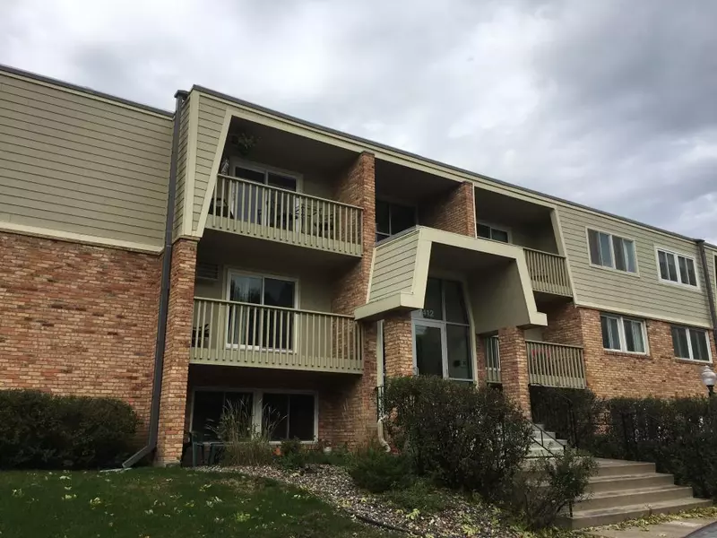 7412 W 22nd ST #204, Saint Louis Park, MN 55426