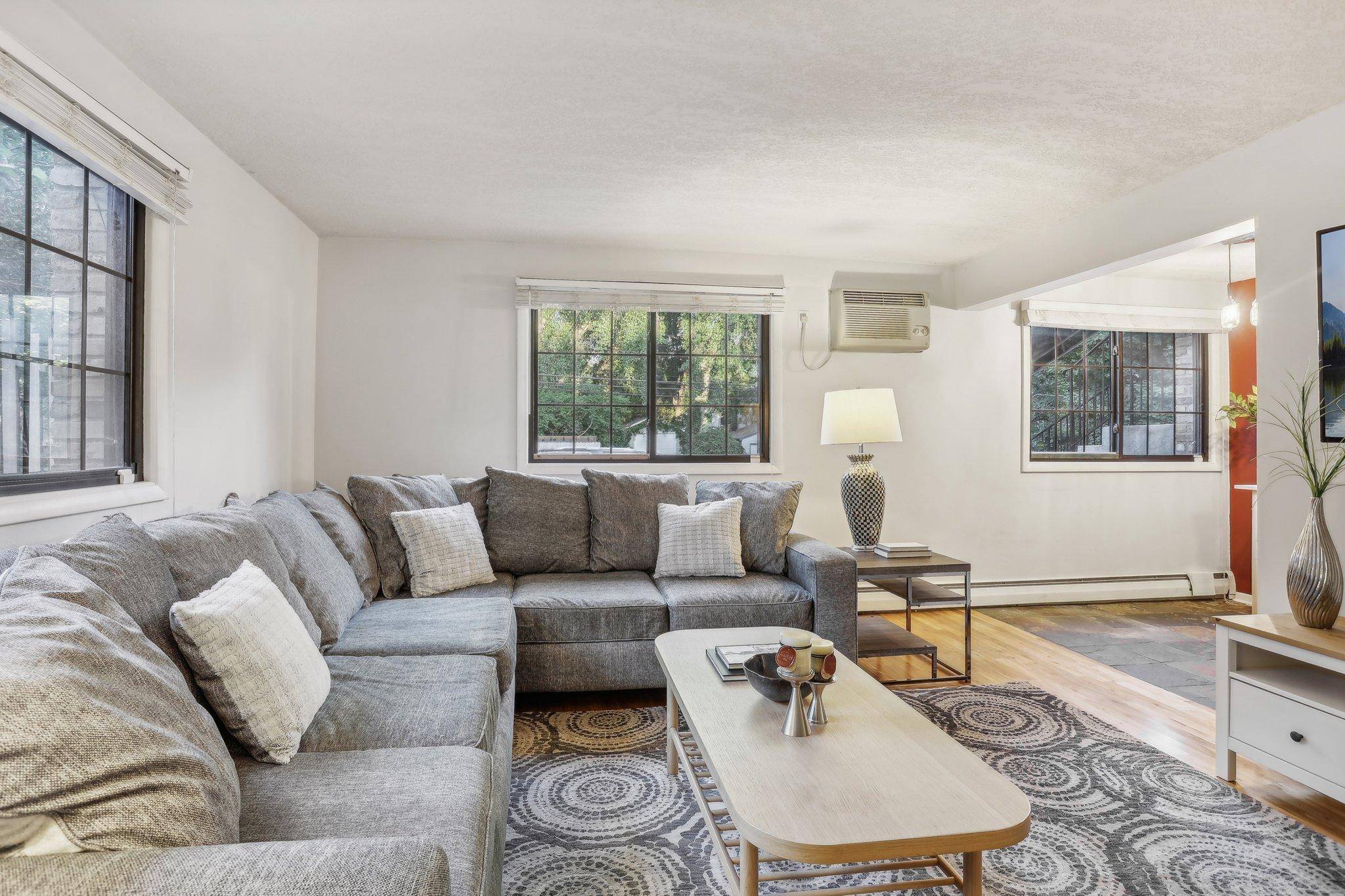Minneapolis, MN 55409,3844 Nicollet AVE #105