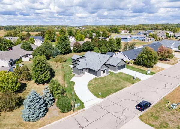 724 Westland LN, New London, MN 56273