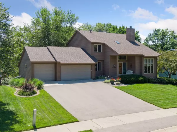 18829 Nature LN, Eden Prairie, MN 55346