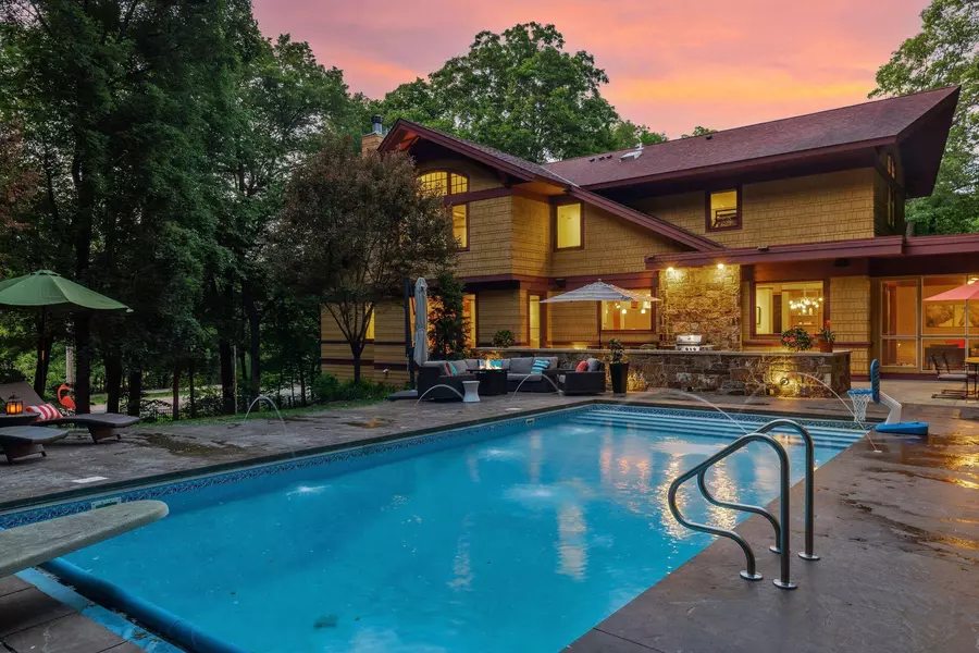 20895 Spencer LN, Shorewood, MN 55331
