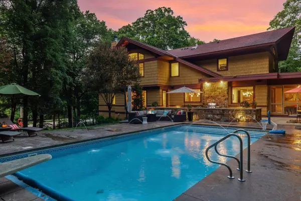 Shorewood, MN 55331,20895 Spencer LN