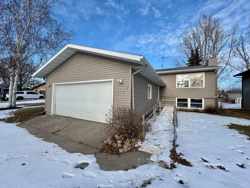 2914 14th AVE S, Moorhead, MN 56560