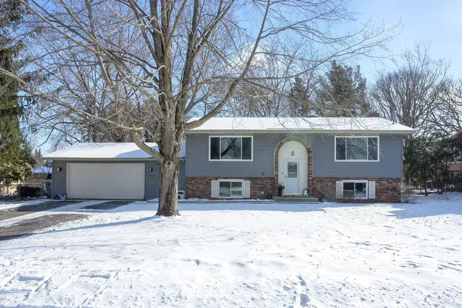 4740 Victoria ST N, Shoreview, MN 55126