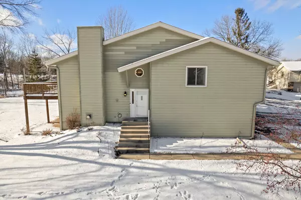 Chanhassen, MN 55317,809 Buckingwood CT