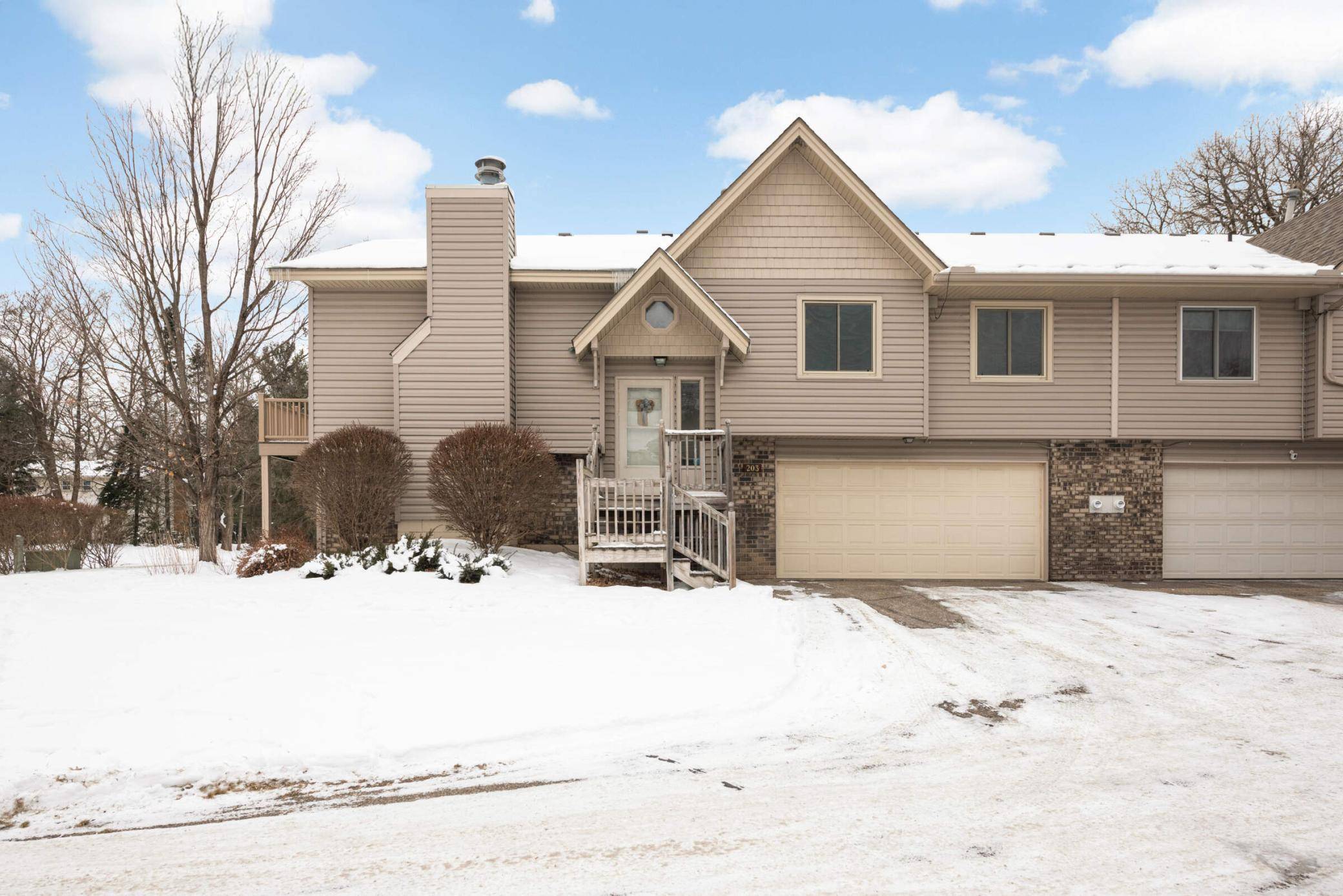 203 Galtier PL, Shoreview, MN 55126