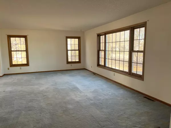 Truman, MN 56088,305 S 6th AVE E