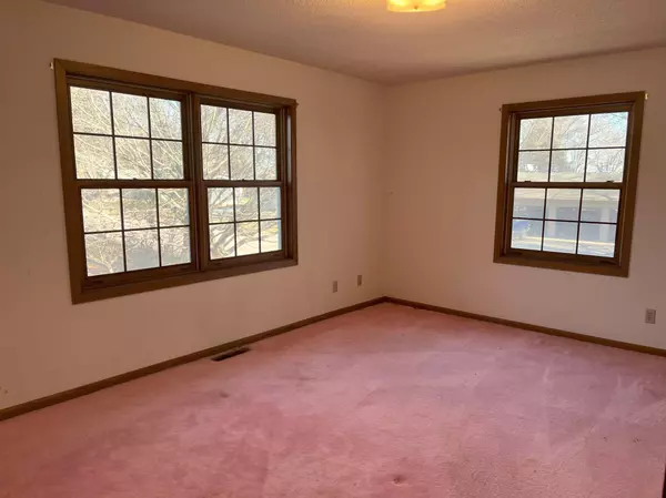 Truman, MN 56088,305 S 6th AVE E