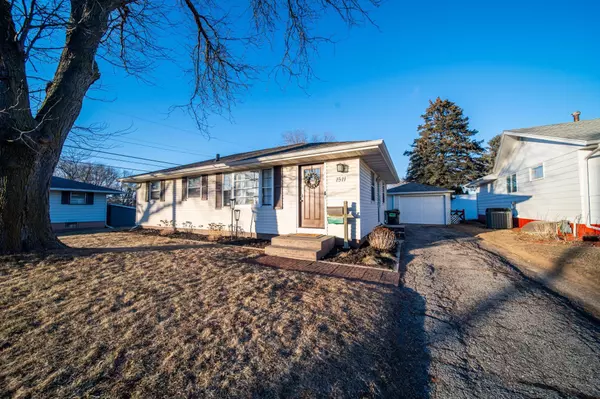 1511 22nd ST NW, Rochester, MN 55901