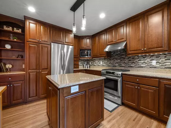 Vadnais Heights, MN 55127,4171 Hemlock LN