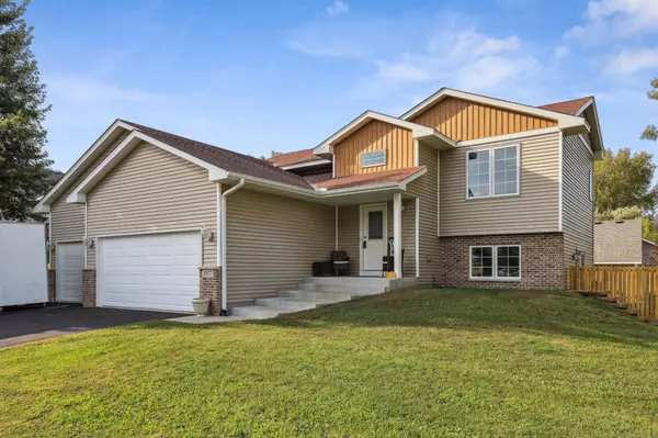 1077 243rd CIR NE, East Bethel, MN 55005