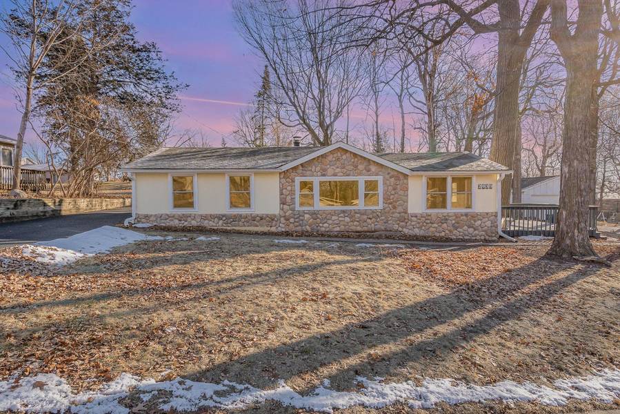 2930 Dickens LN, Mound, MN 55364