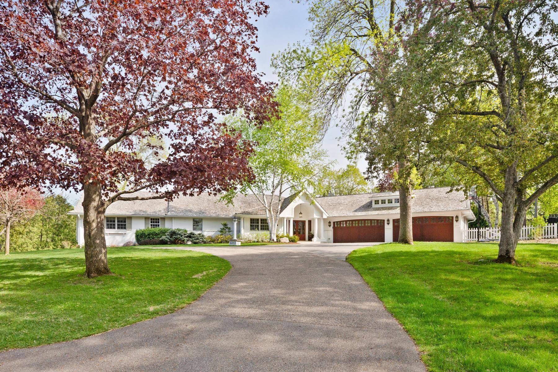 16013 Ringer RD, Minnetonka, MN 55391
