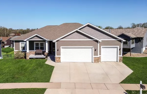 2307 Aurora CIR, River Falls, WI 54022