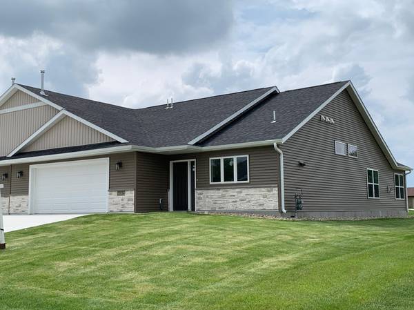 2834 Meadowview LN NE, Owatonna, MN 55060