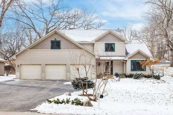 9552 Creek Knoll RD,  Eden Prairie,  MN 55347