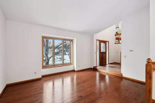 Eden Prairie, MN 55347,9149 Fox Run CIR