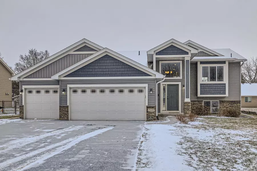 528 Arlo LN, Lino Lakes, MN 55014