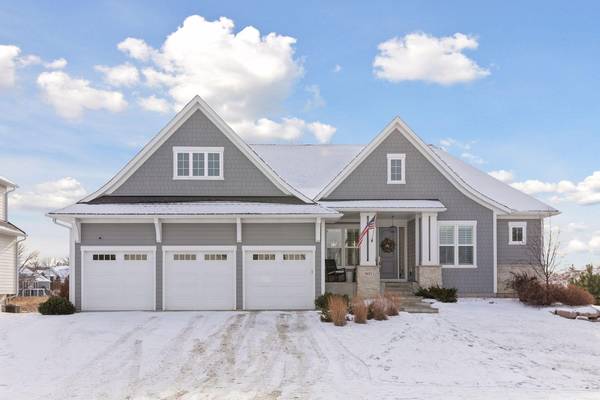 3671 Woodland Cove Pkwy, Minnetrista, MN 55331