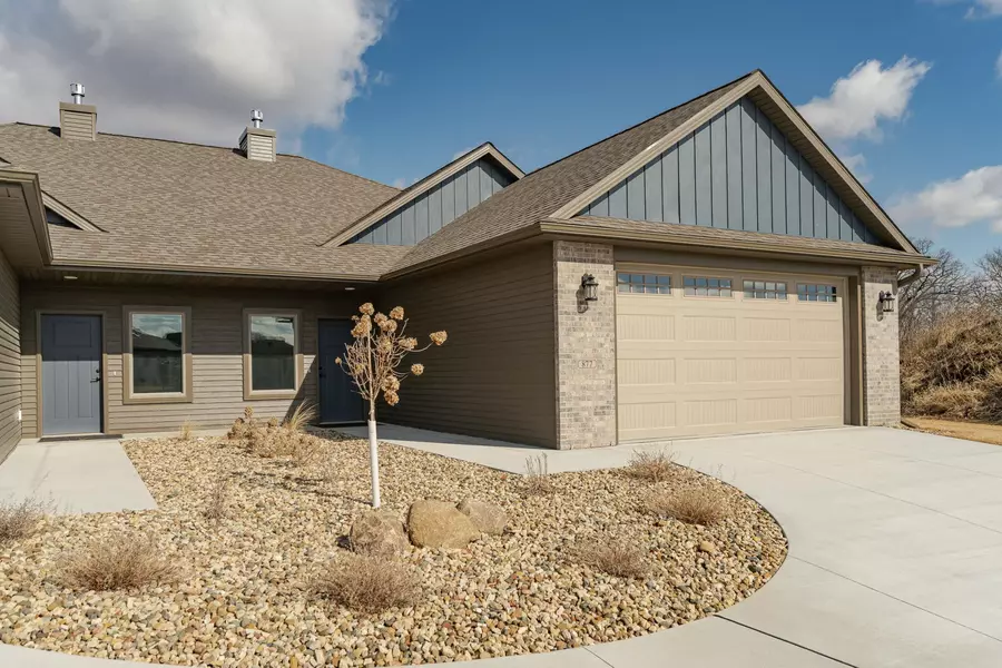 877 Picadilly LN NW, Rochester, MN 55901