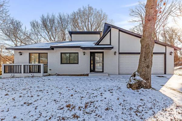 8553 Holland AVE, Apple Valley, MN 55124