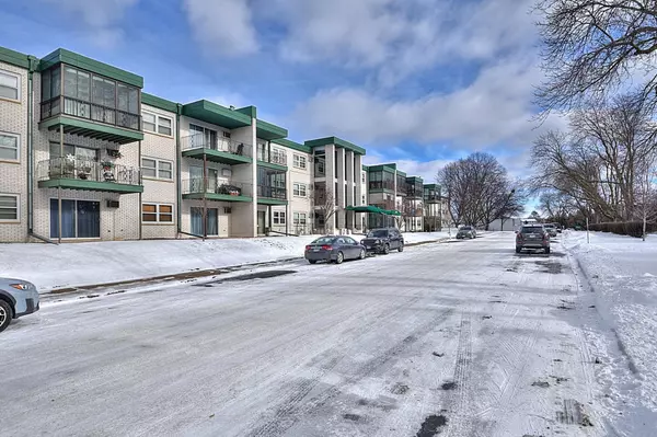 2710 Dale ST N #B111, Roseville, MN 55113