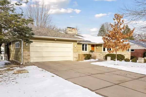 Edina, MN 55424,4404 Philbrook LN