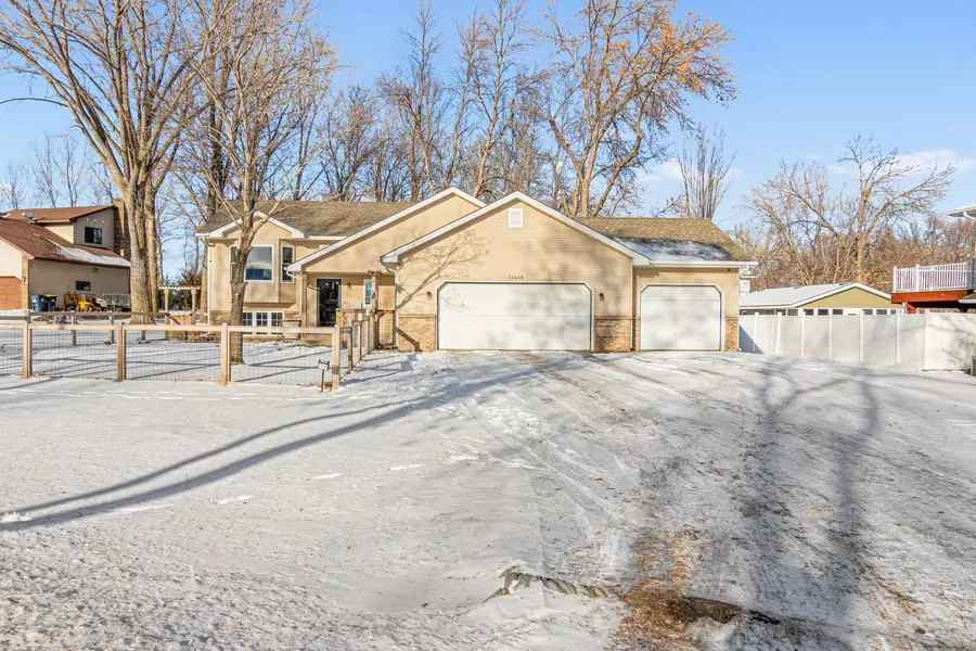 13440 295th ST, Lindstrom, MN 55045