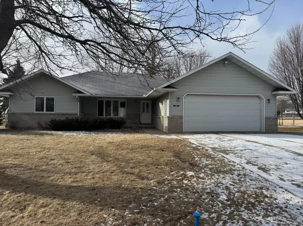 Wanamingo, MN 55983,532 Hill CIR