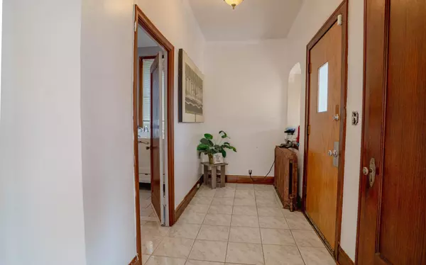 Minneapolis, MN 55411,1423 Penn AVE N