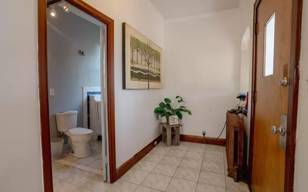 Minneapolis, MN 55411,1423 Penn AVE N