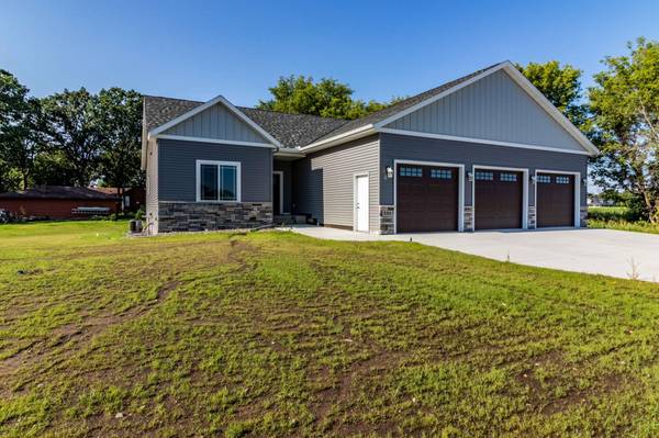 330 10th ST S, Sartell, MN 56377