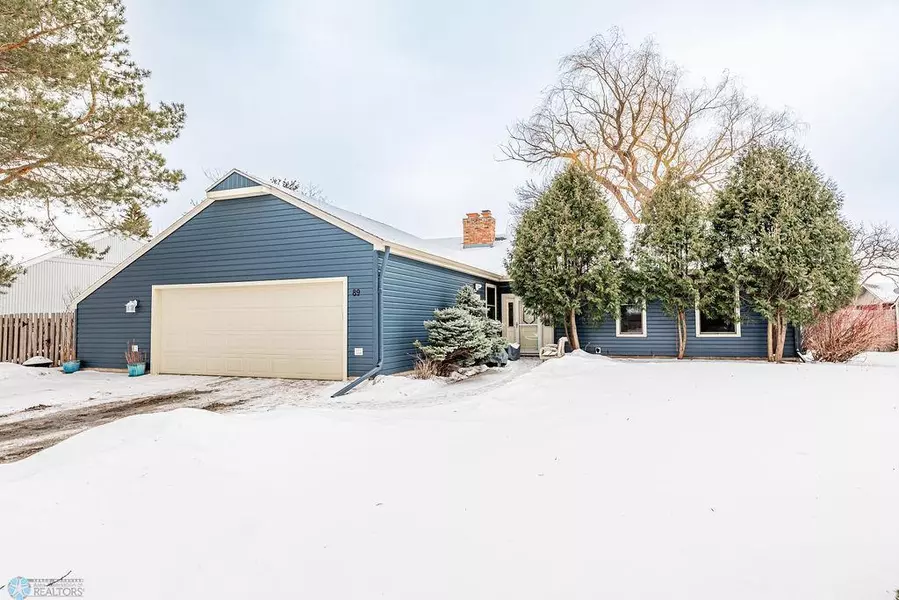 89 Meadowlark LN N, Fargo, ND 58102