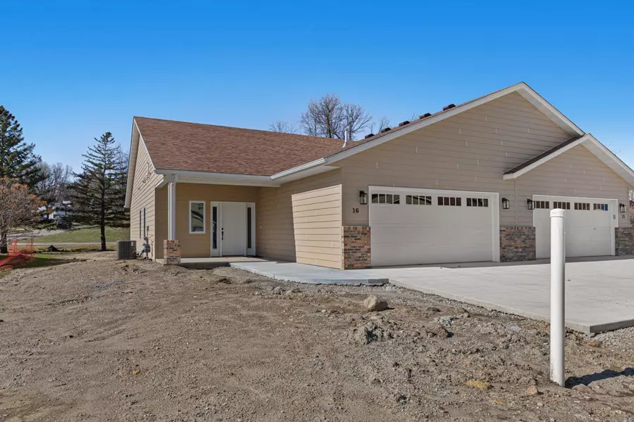 16 Augusta Place ST, Owatonna, MN 55060