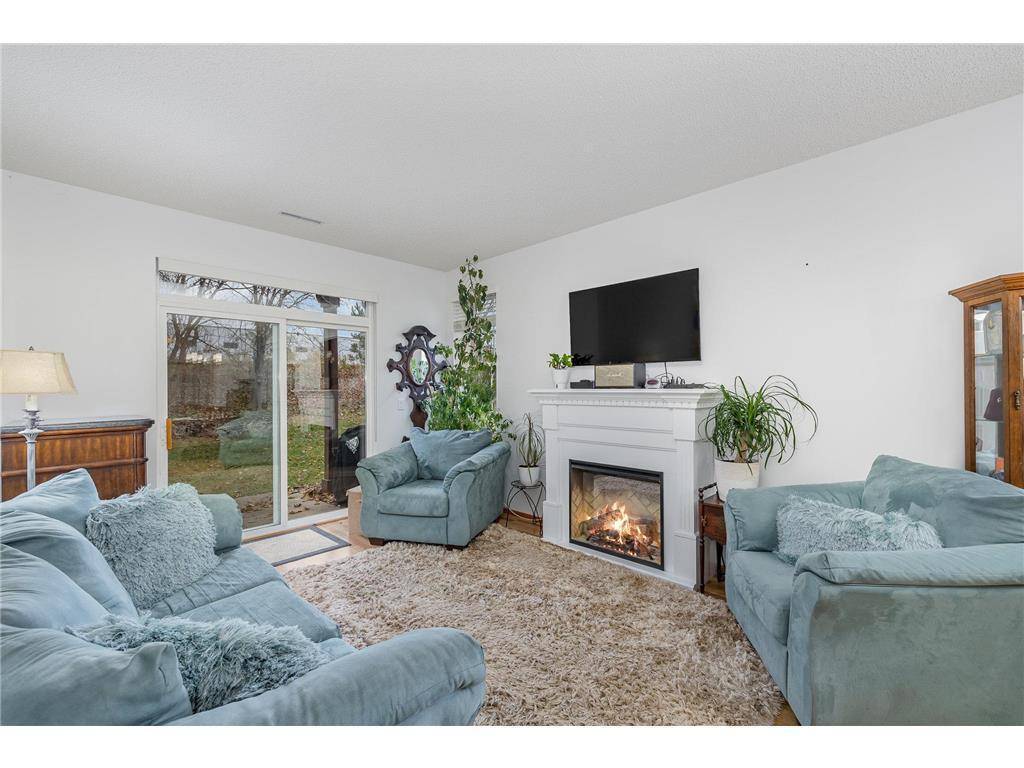 1667 Countryside DR, Shakopee, MN 55379