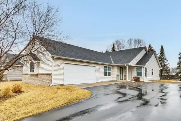 1853 Pioneer LN, Centerville, MN 55038