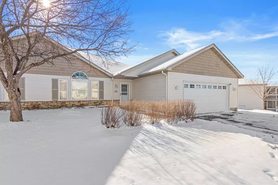 101 Bridgewater TRL, Hudson, WI 54016