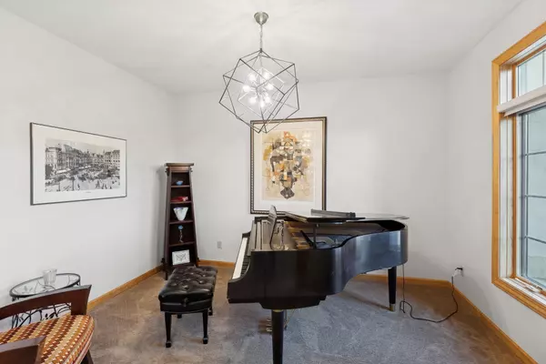 Inver Grove Heights, MN 55076,5845 Blackberry TRL