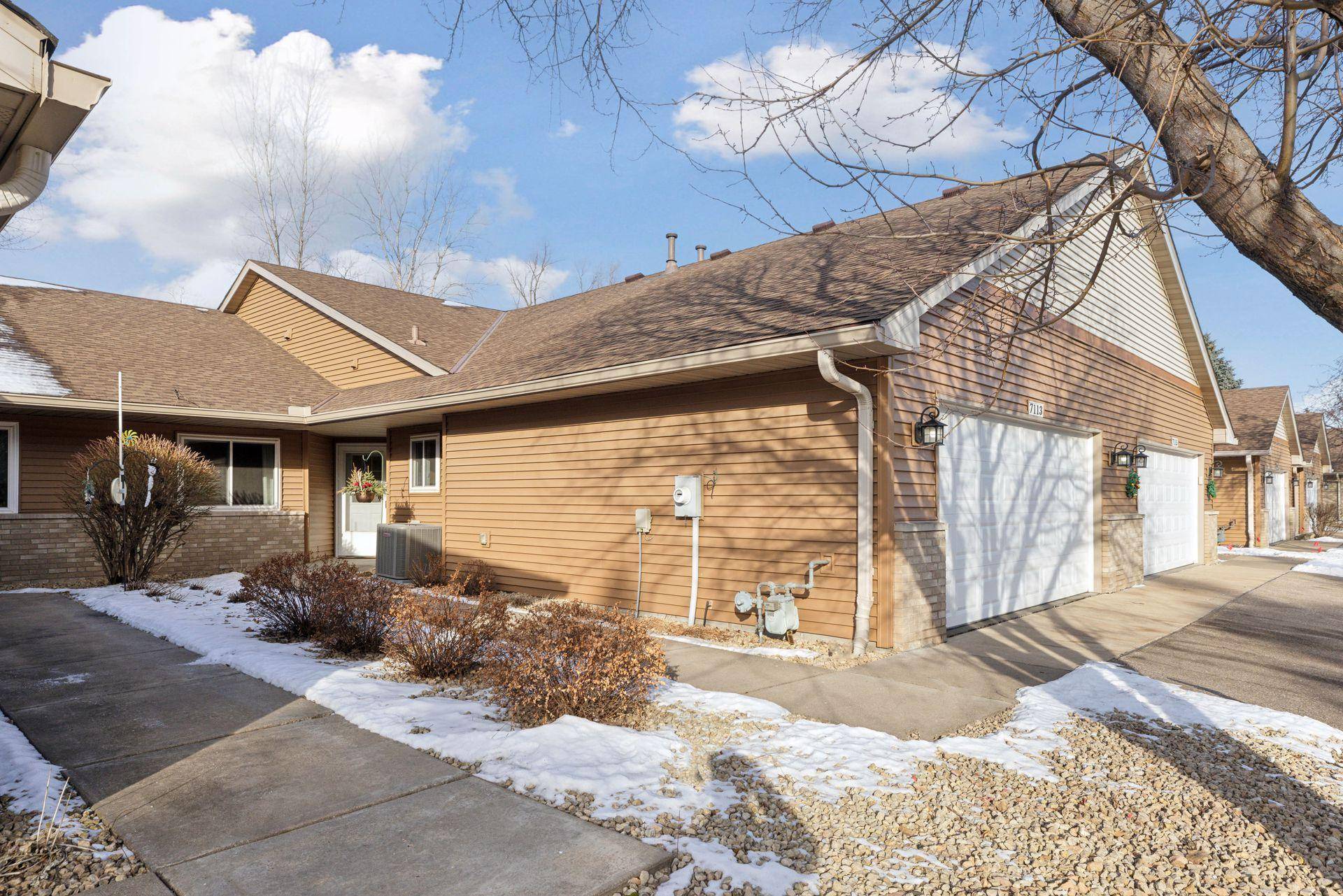Lino Lakes, MN 55014,7113 Ivy Ridge LN