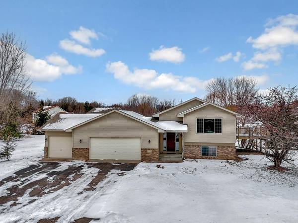 28336 Lakeside LN, Lindstrom, MN 55045